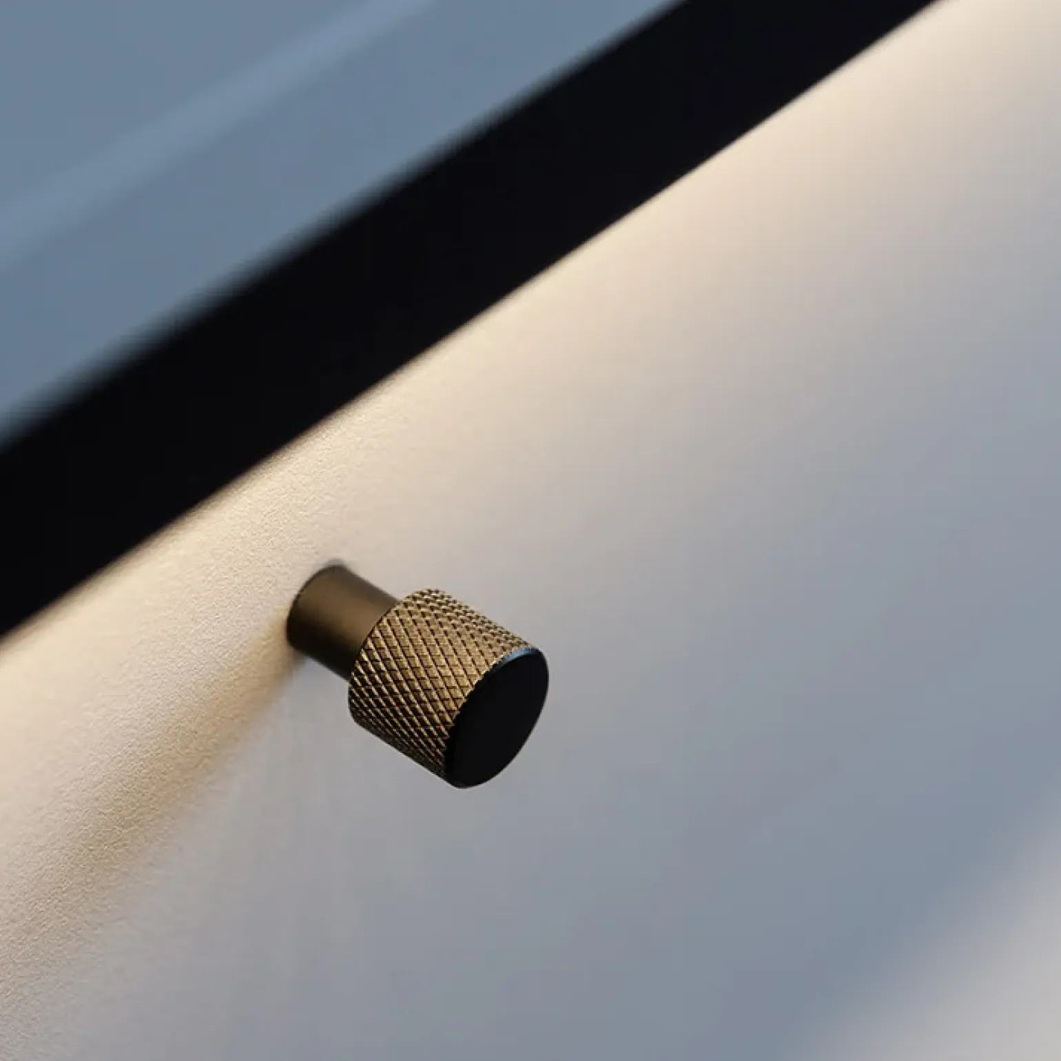 Comò 136x91h cm 1 anta 3 cassetti con LED grigio nero Luna