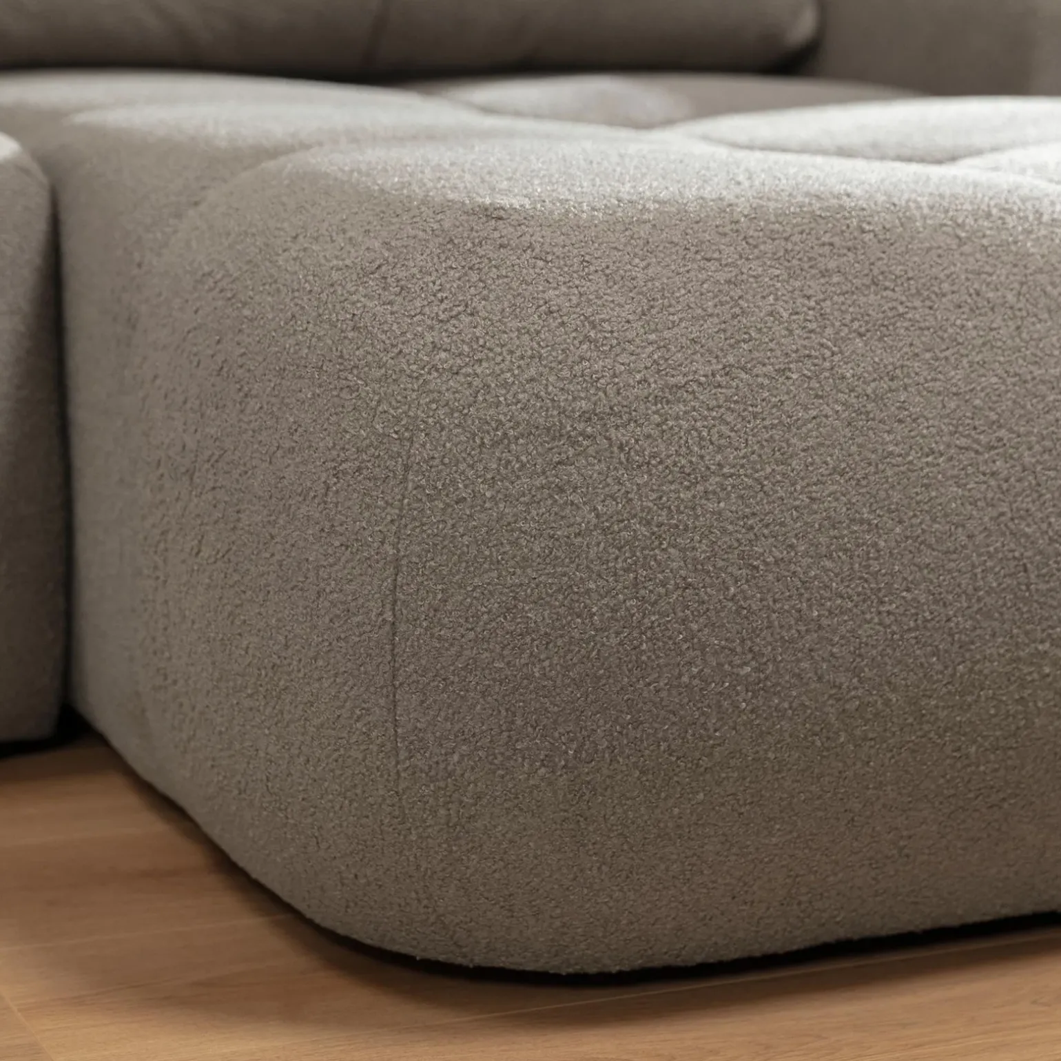 Divano letto con angolo a destra 4 posti 270x173cm con contenitore tessuto bouclé grigio tortora Litos