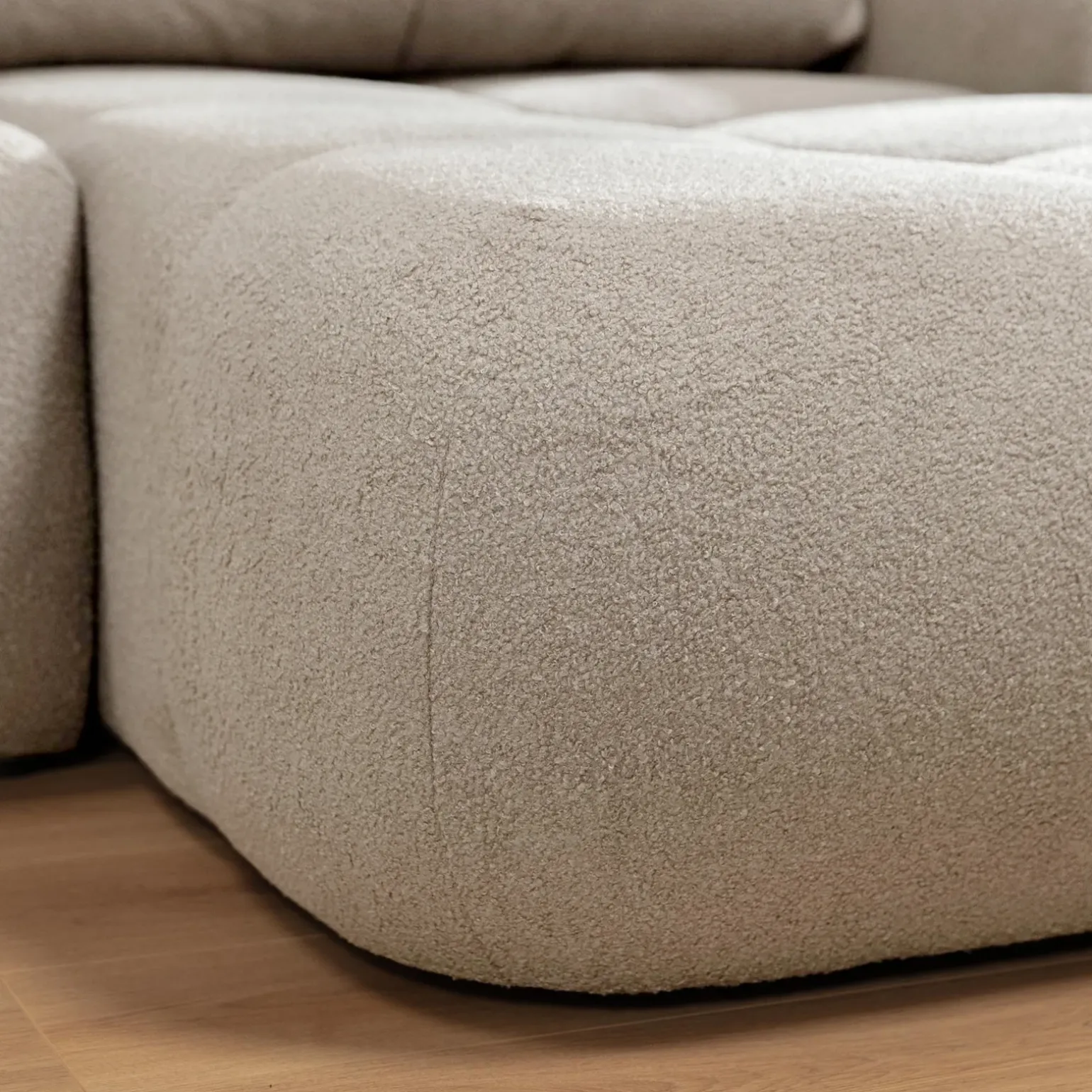 Divano letto con angolo a destra 4 posti 270x173cm con contenitore tessuto bouclé beige Litos