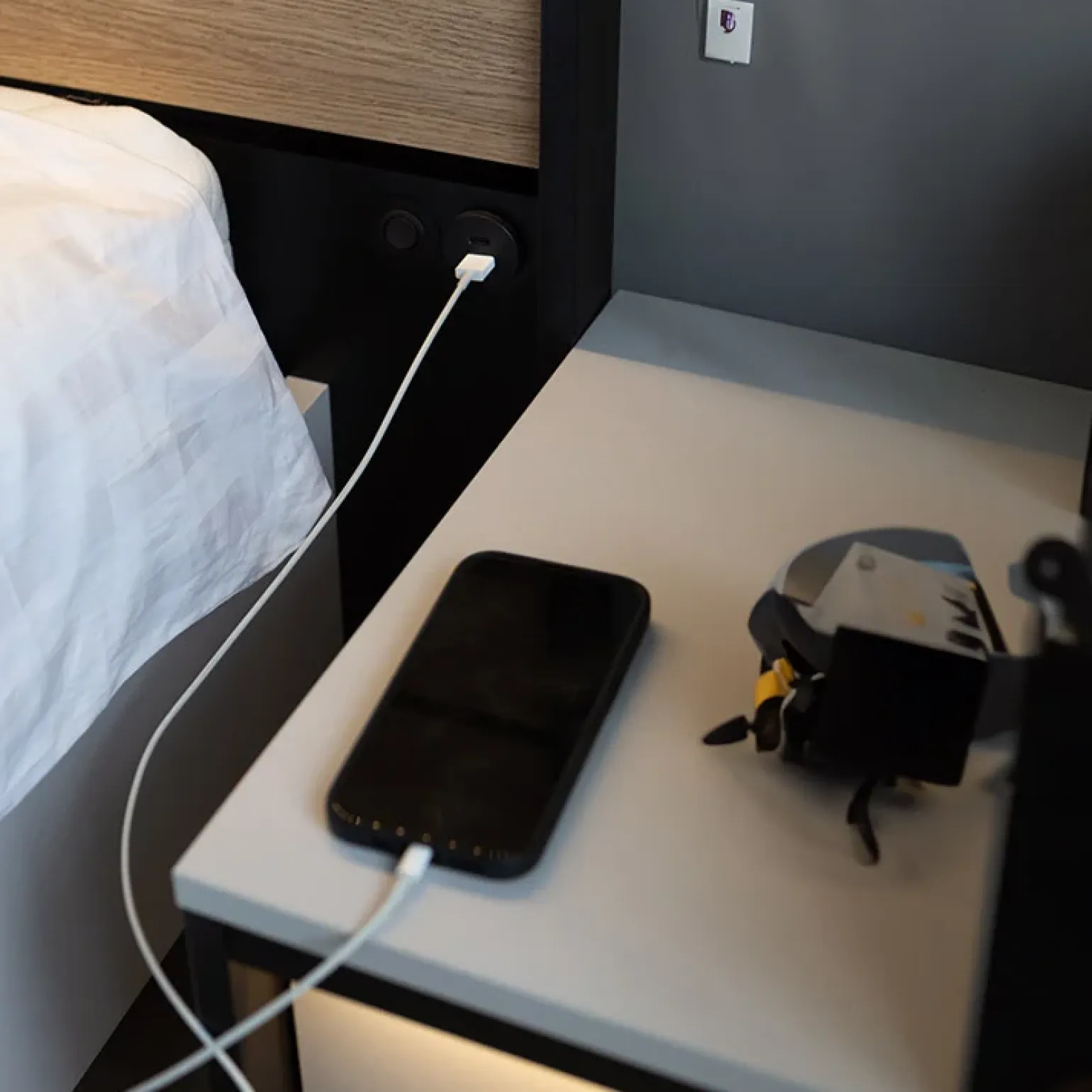 Letto oversize contenitore 180x200cm con LED e presa USB-C grigio nero rovere Luna
