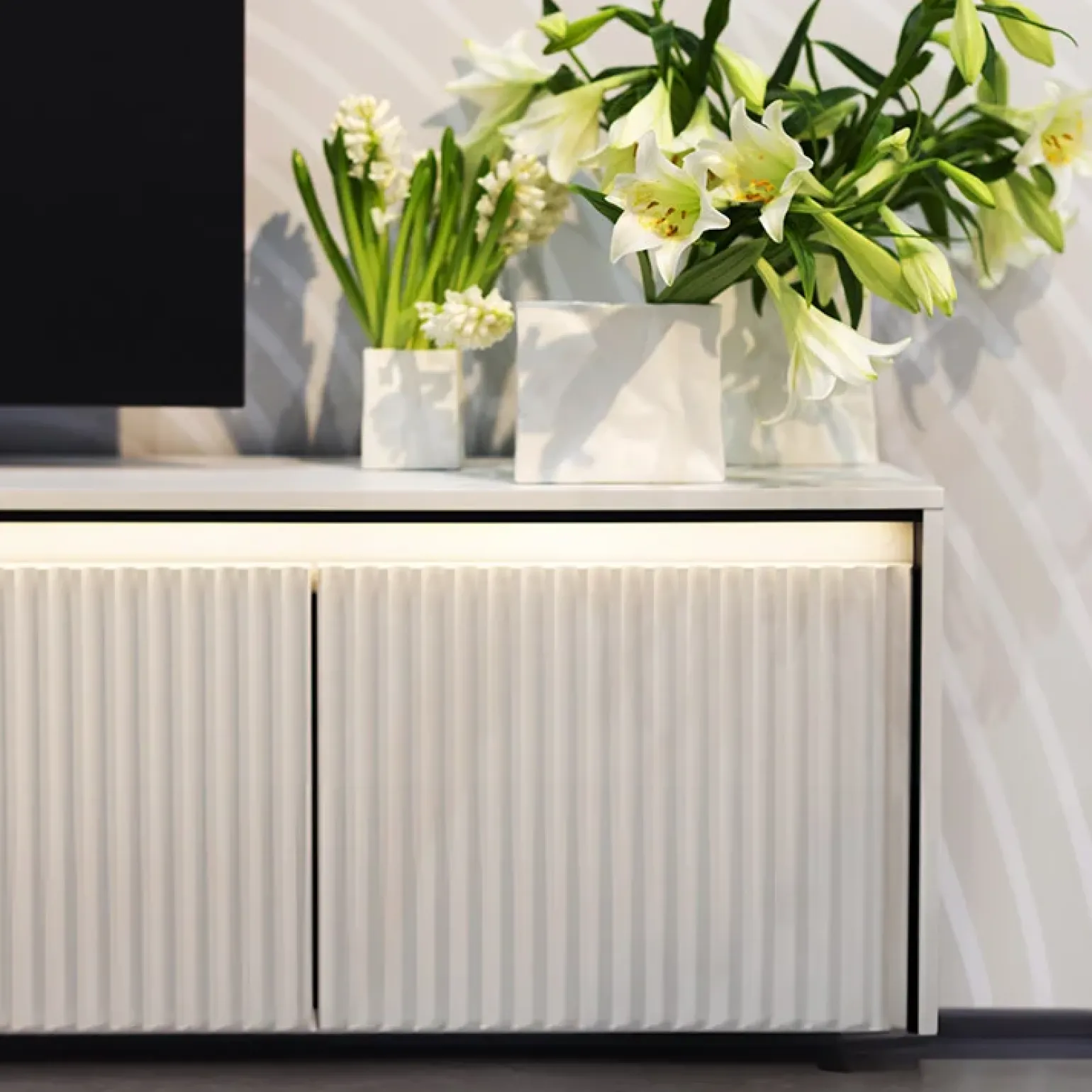 Madia 193x83h cm 4 ante con led cannettato bianco opaco nero Camelia