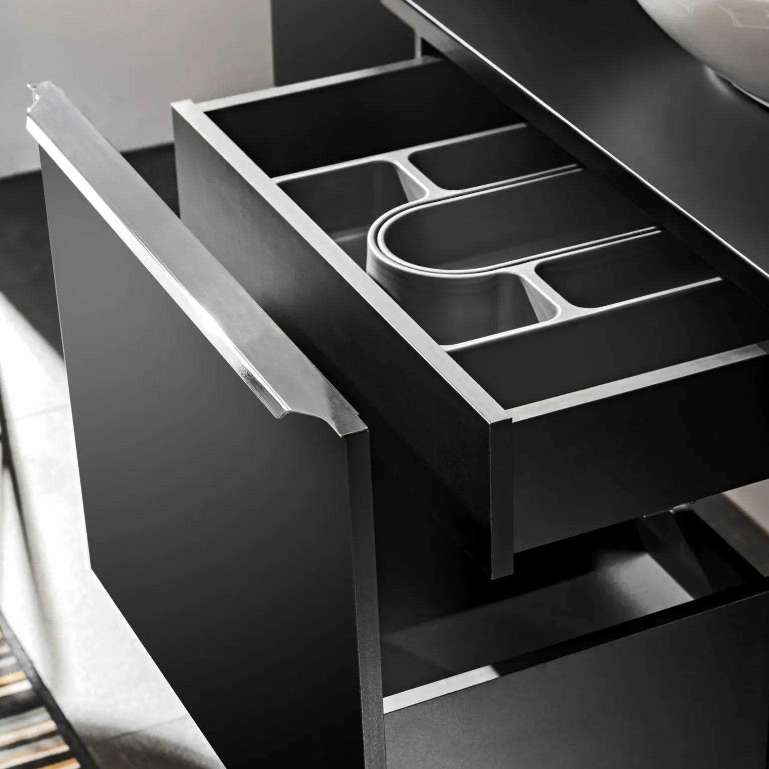 Mobile bagno sospeso 140cm con 2 lavabi, specchio e colonna nero Serif