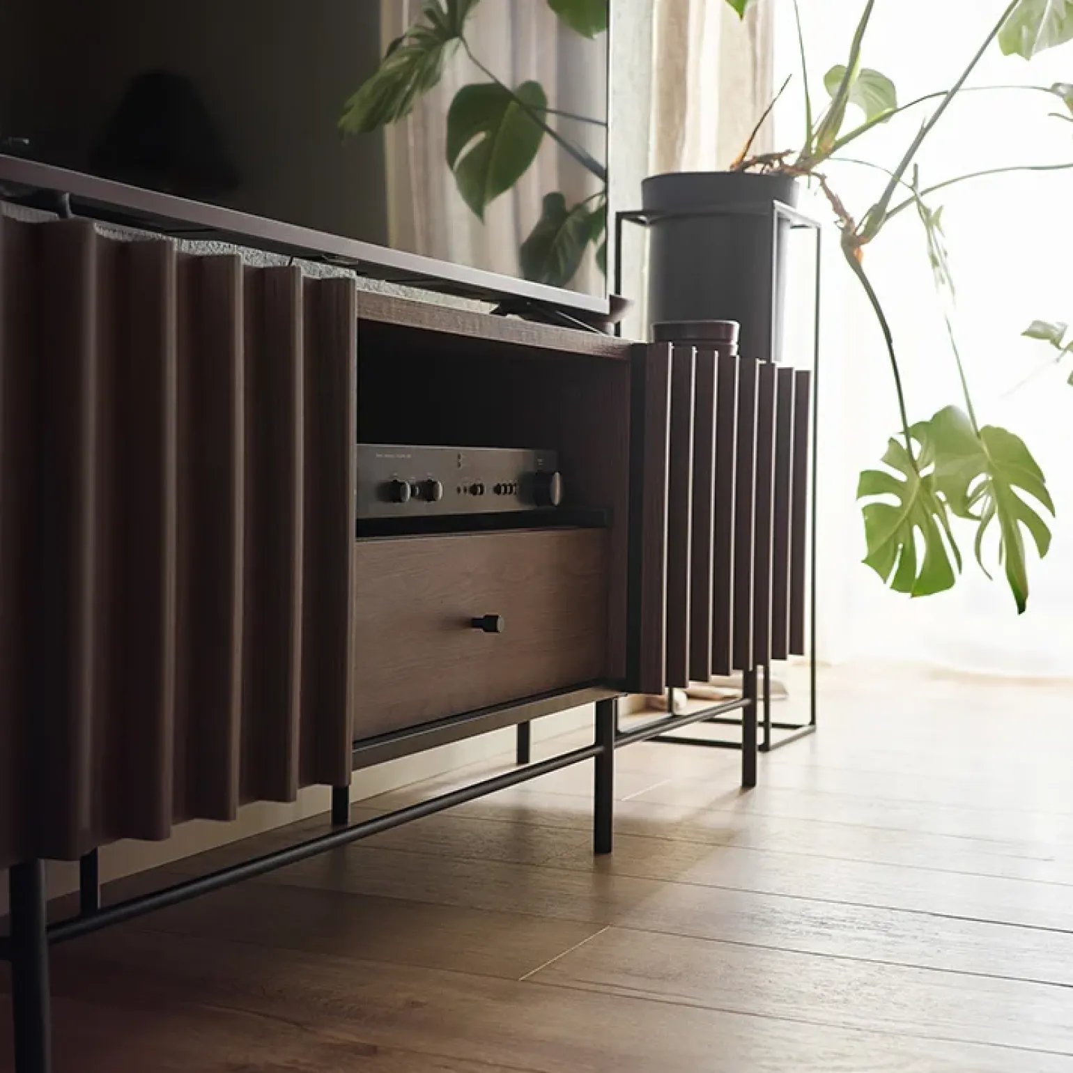 Mobile porta TV 165x55h cm 2 ante cassetto wengè Blackwood
