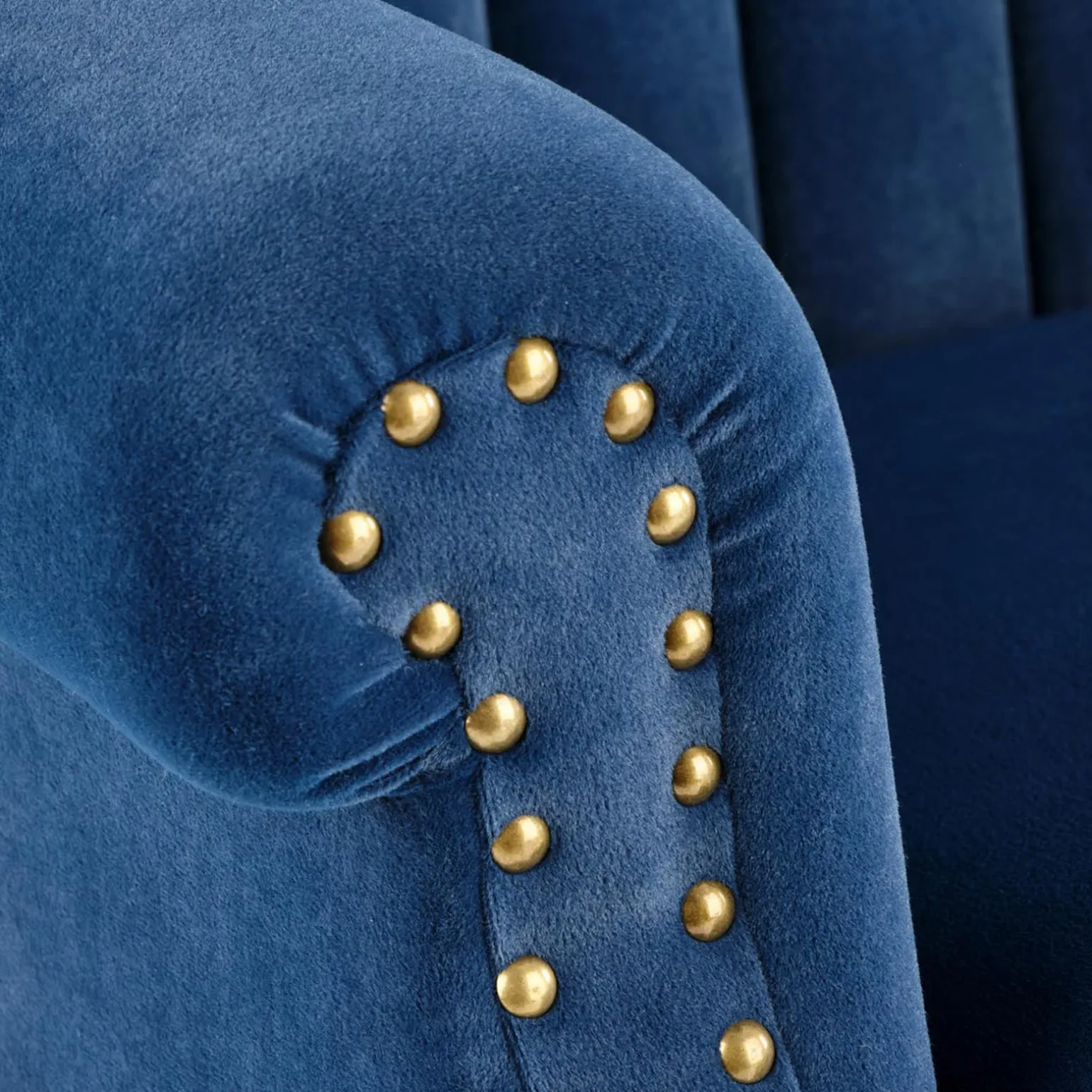 Poltrona classica relax imbottita in velluto blu Mazia