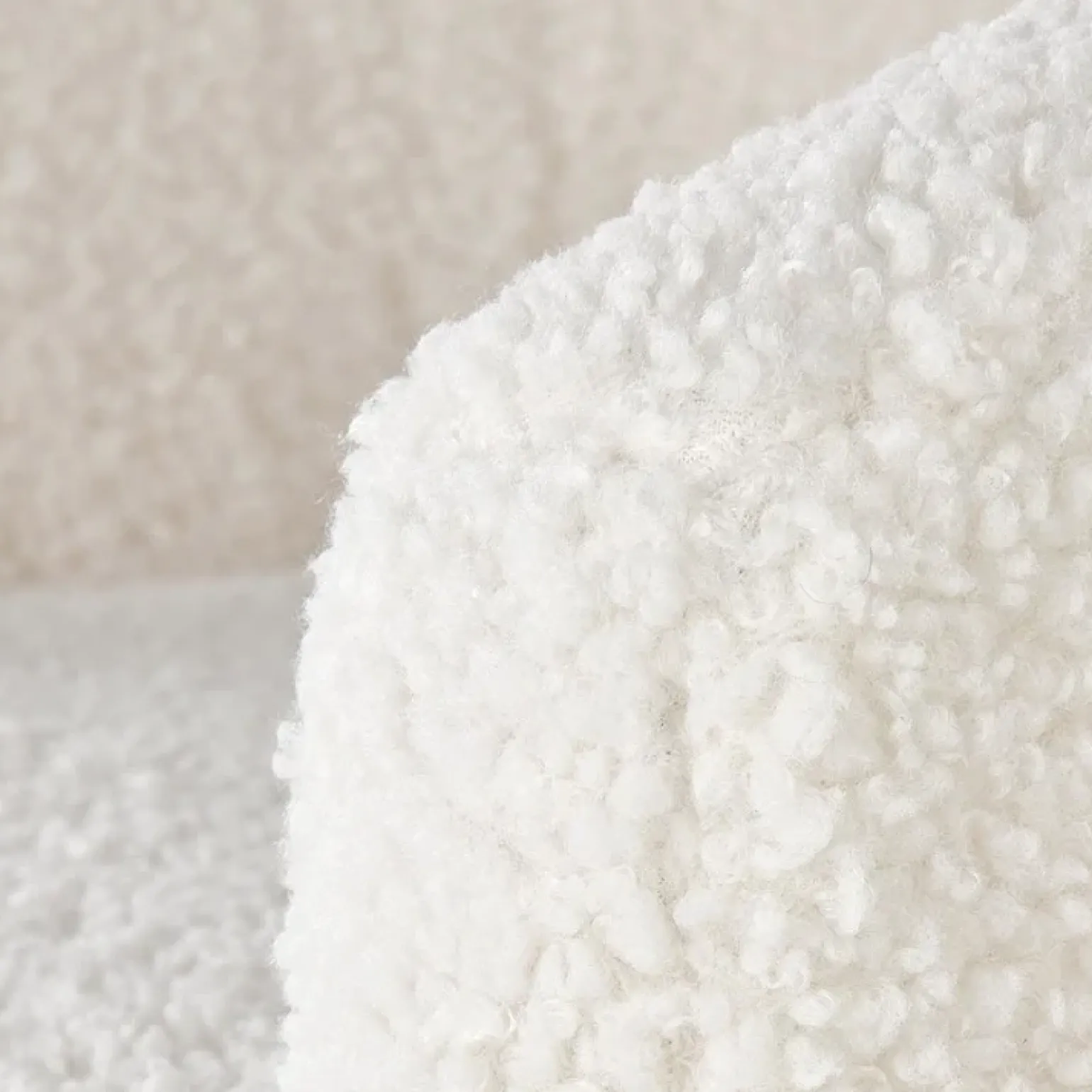 Poltrona design a pozzetto tessuto bouclè bianco crema legno Alaska