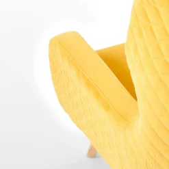 Poltroncina imbottita in velluto giallo legno naturale Seven