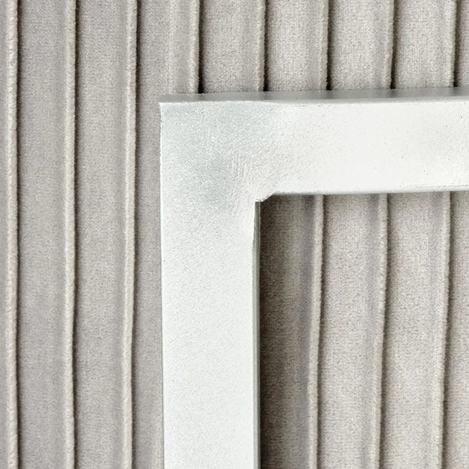 Pouf da salotto contenitore in velluto grigio chiaro Franklin