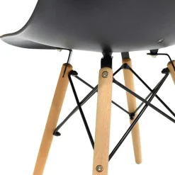 Sedia da pranzo stile scandinavo in polipropilene nero gambe legno Efesto