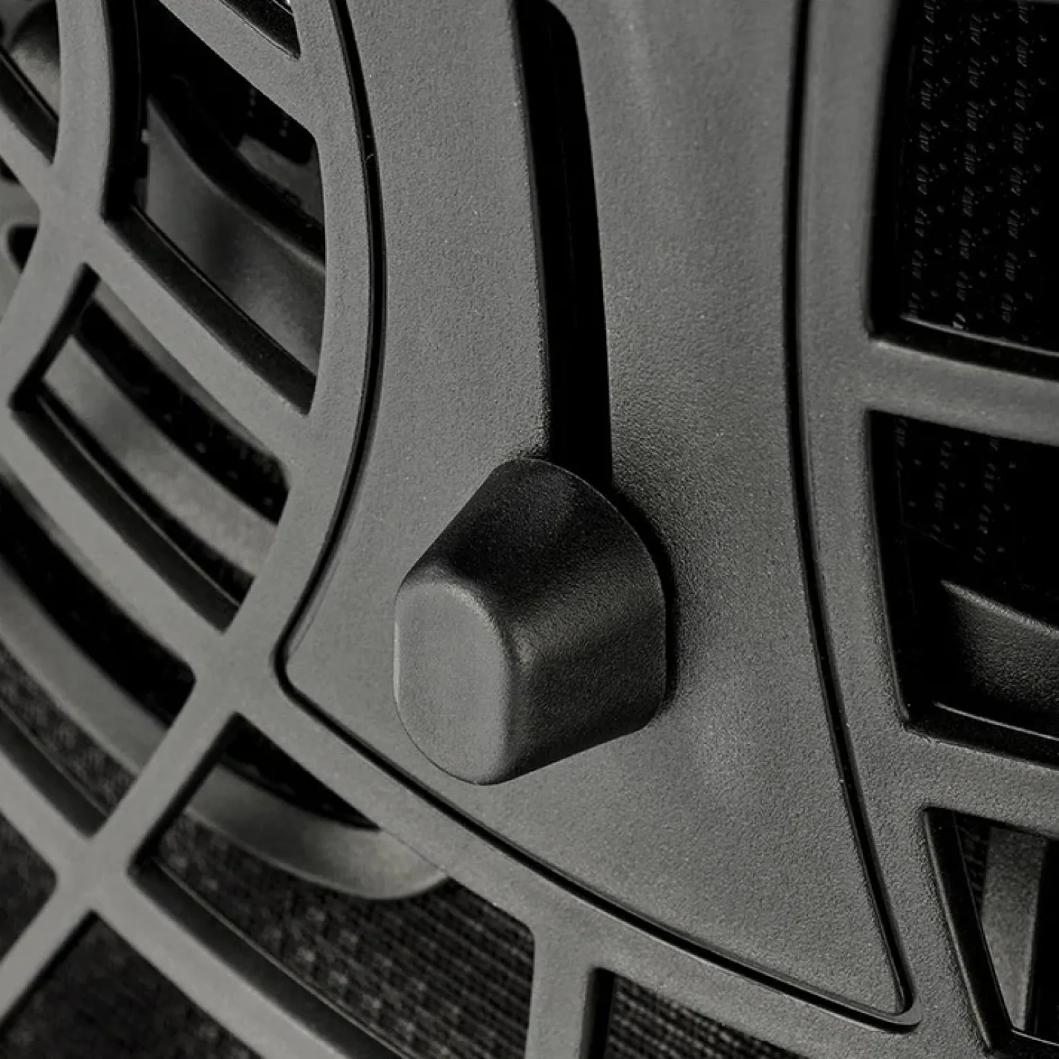 Sedia gaming con ruote regolabile in tessuto nero Riccardi
