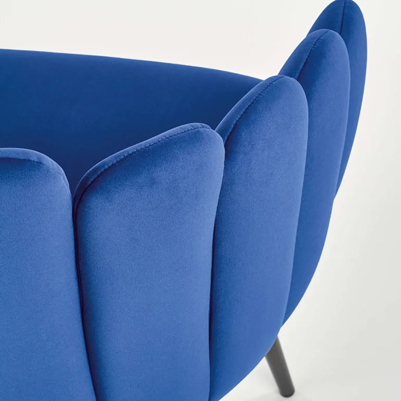 Sedia imbottita design moderno in velluto blu nero Alessia