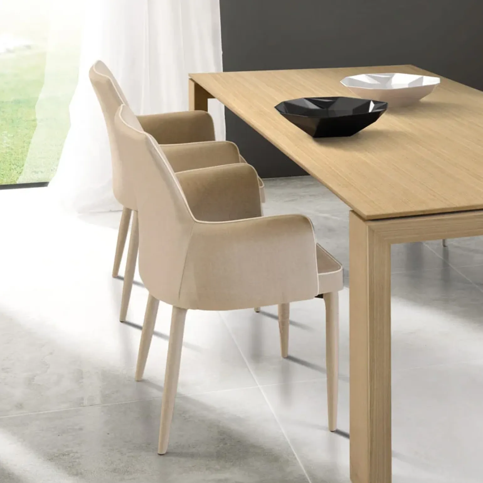 Set 4 sedie da pranzo con braccioli in tessuto tortora Scarlett Gihome®