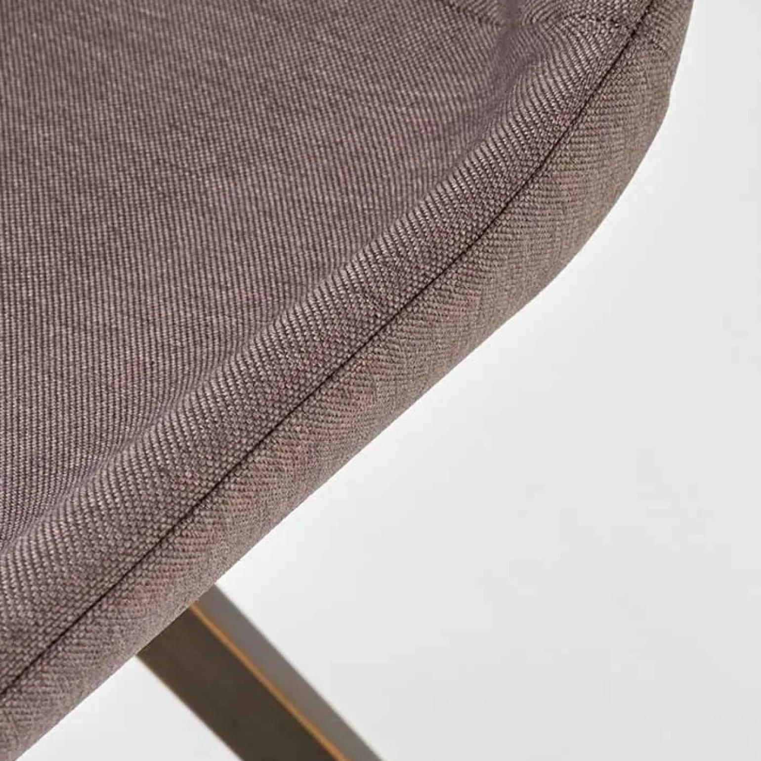 Set 2 sedie imbottite in tessuto grigio acciaio oro antico Joanna