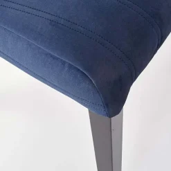 Set 2 sedie imbottite in velluto blu con gambe in legno nero Soledad