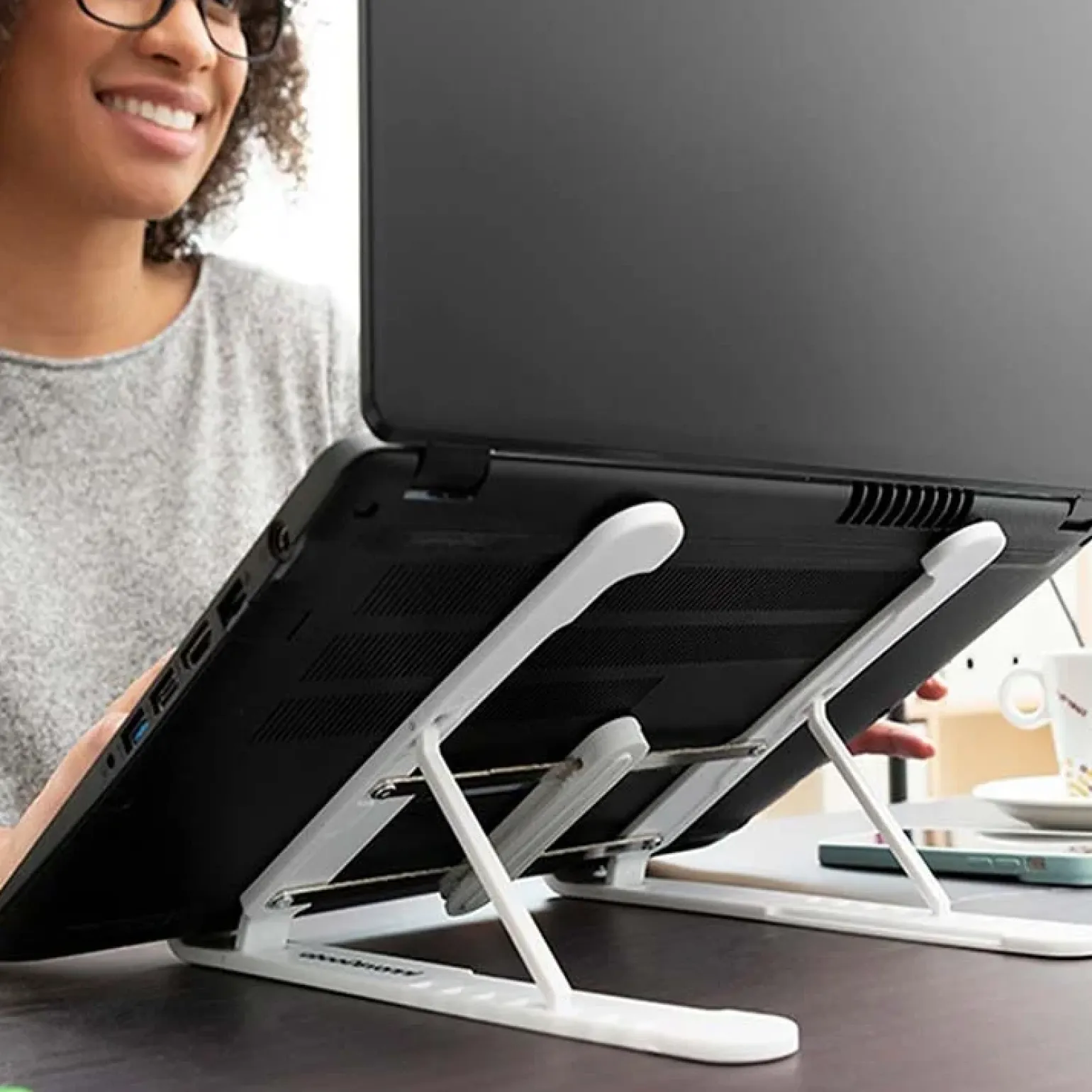 Supporto Pieghevole e Regolabile per PC Portatile Smart