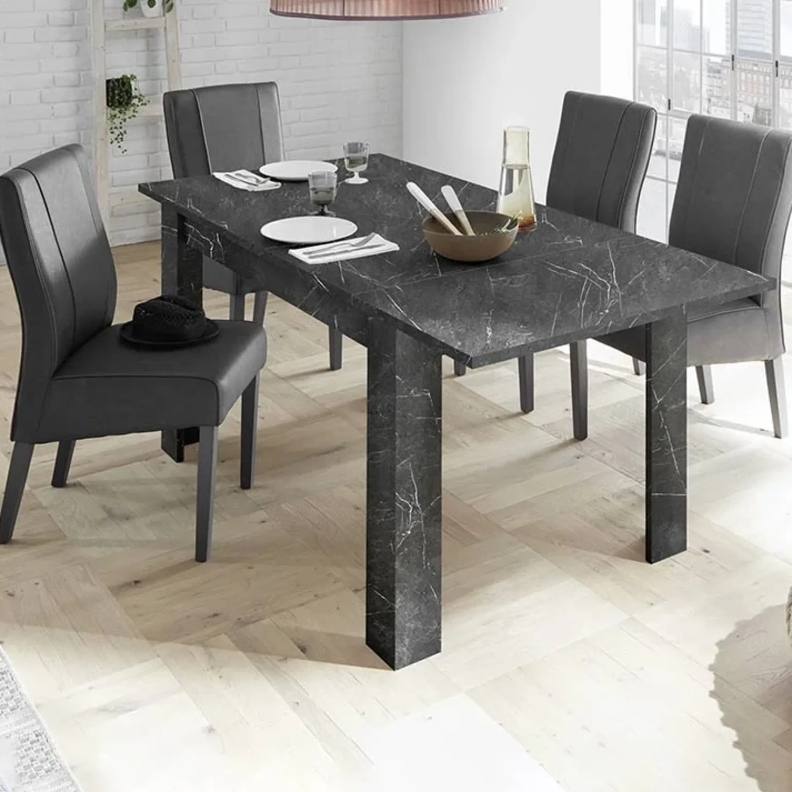 Tavolo 137/185cm rettangolare allungabile moderno effetto marmo nero Viking
