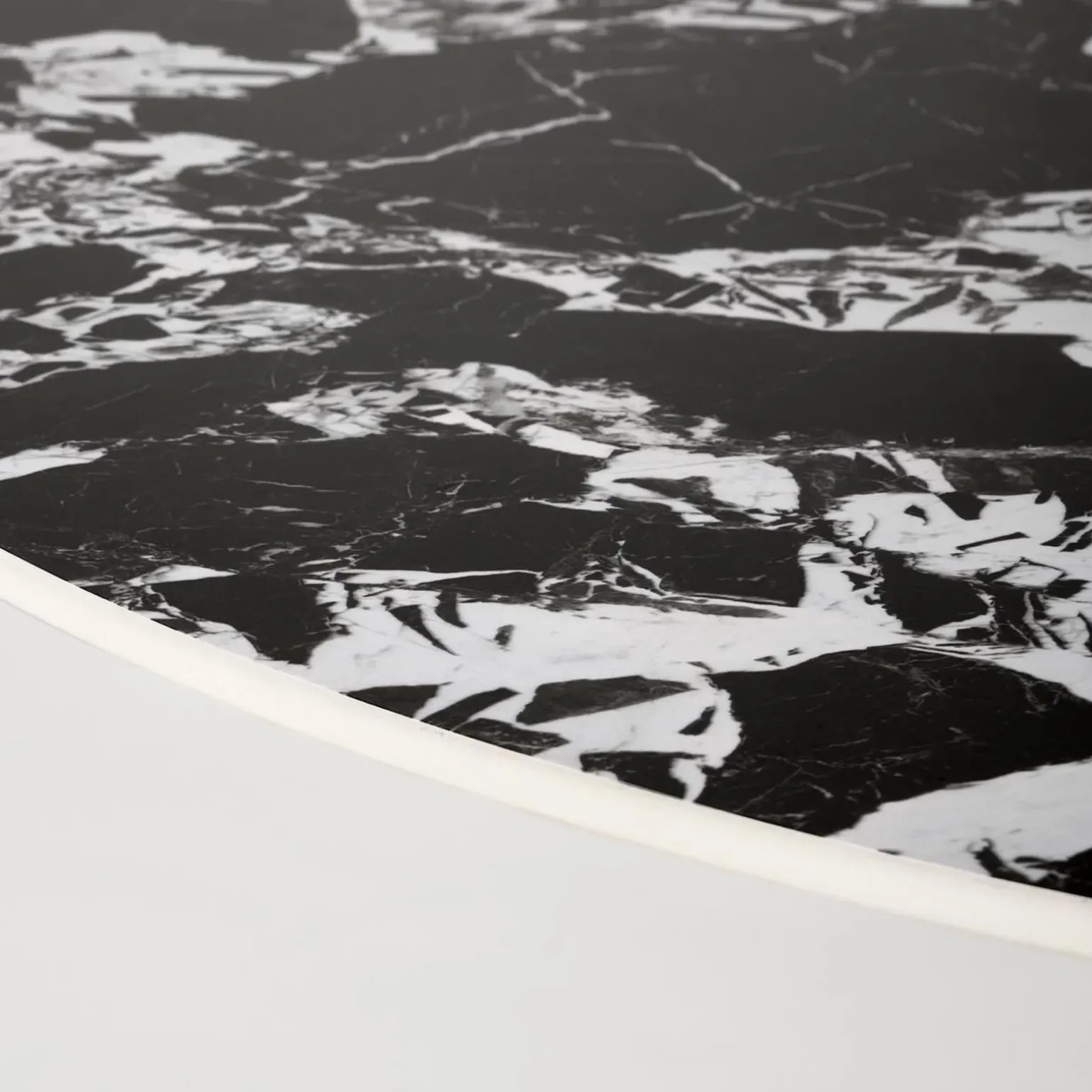 Tavolo rotondo 120cm moderno effetto marmo nero Anul